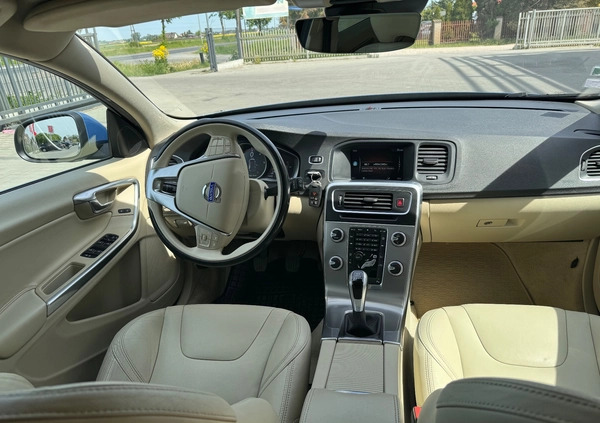 Volvo V60 cena 52900 przebieg: 194402, rok produkcji 2016 z Ciechanów małe 704